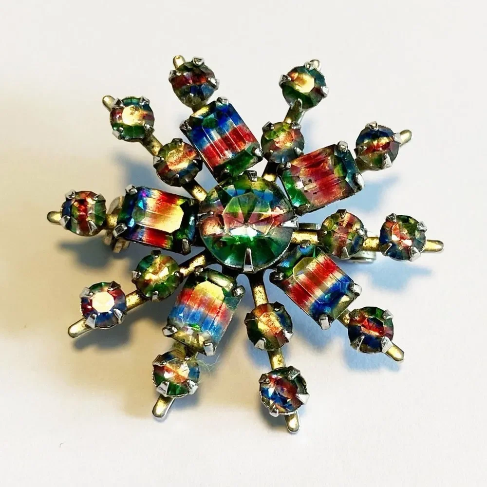Vintage 1930s Iris Glass prong set Starburst rhinestone brooch- silver tone